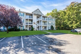66 Iroquois Dr in Galloway, NJ - Foto de edificio - Building Photo