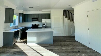 14019 Vanowen St in Los Angeles, CA - Foto de edificio - Building Photo