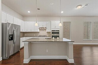 8015 Sunflower Ln in Dallas, TX - Building Photo - Building Photo