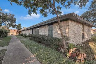 9 Avocet Ave in McAllen, TX - Building Photo