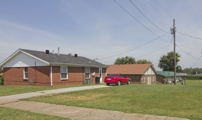 Walnut Street Apartments in Dickson, TN - Building Photo - Building Photo