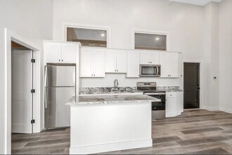 72 Boisvert St, Unit 7 in Lowell, MA - Foto de edificio - Building Photo