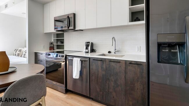 632 Howard Rd SE in Washington, DC - Foto de edificio - Building Photo