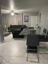 2200 Springdale Blvd, Unit 314 in Palm Springs, FL - Foto de edificio - Building Photo