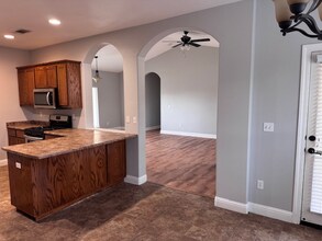 3305 Piper Way in Redding, CA - Building Photo - Building Photo