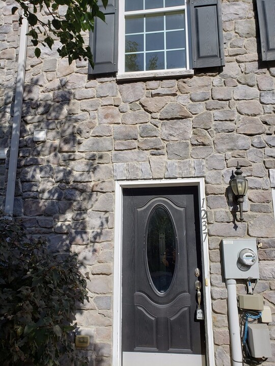 1237 Stonehaven Way in York, PA - Building Photo