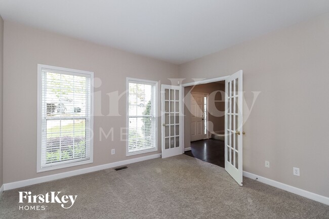 729 Tall Oaks Dr in Canton, GA - Foto de edificio - Building Photo