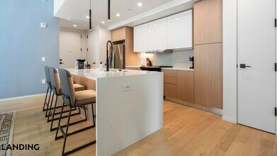 143 E Commerce St, Unit 706 in San Antonio, TX - Building Photo - Building Photo