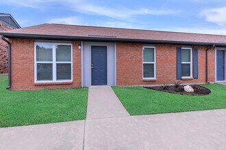 900 Westwood Dr in Round Rock, TX - Building Photo - Building Photo