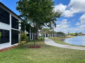 210 Lake Pointe Dr, Unit 112 in Oakland Park, FL - Building Photo