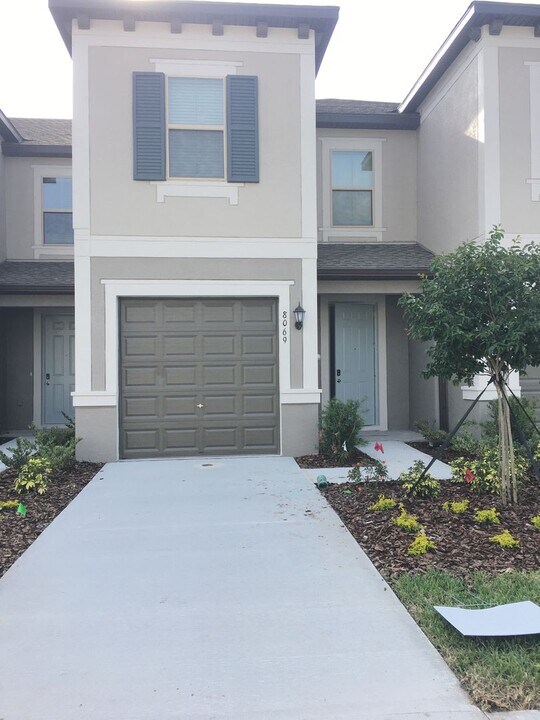 8069 Rolling Shell Trl in Wesley Chapel, FL - Building Photo