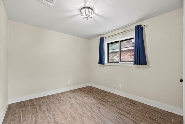 2219 Briarview Dr in Houston, TX - Building Photo - Building Photo