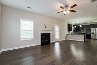 252 Lanier Pl in Clayton, NC - Foto de edificio - Building Photo