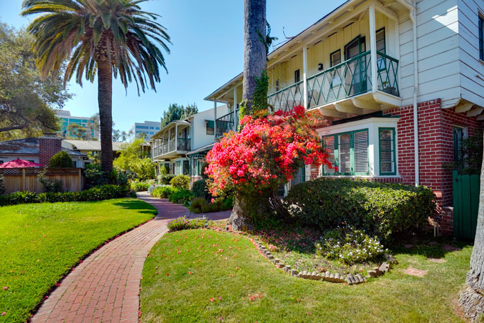 161 S Madison Ave in Pasadena, CA - Building Photo