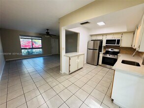 1050 SW 2nd Ave in Dania Beach, FL - Building Photo - Building Photo