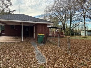 556 Lamar Dr in Forest Park, GA - Foto de edificio - Building Photo