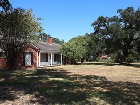 1605 9th St in Hempstead, TX - Building Photo