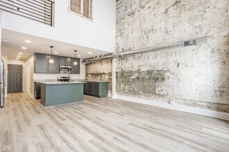 108 W Main St in Thorntown, IN - Foto de edificio - Building Photo