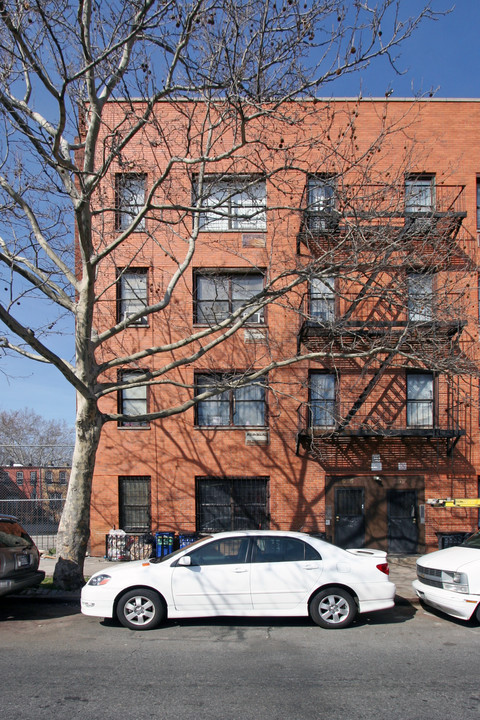 605 Gates Ave in Brooklyn, NY - Building Photo