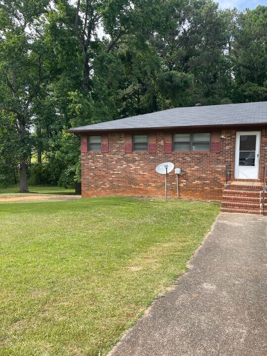 27 Fox Hall Dr in Douglasville, GA - Foto de edificio