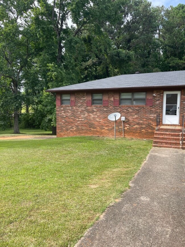 27 Fox Hall Dr