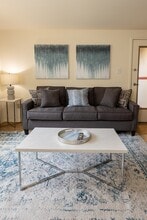 Winston Apartments in Baltimore, MD - Foto de edificio - Building Photo