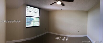 1715 Whitehall Dr, Unit 402 in Davie, FL - Building Photo - Building Photo