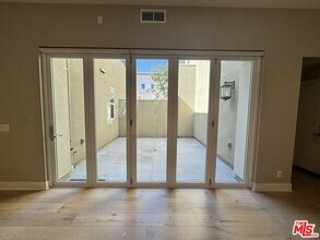 231 Cultivate in Irvine, CA - Building Photo - Building Photo