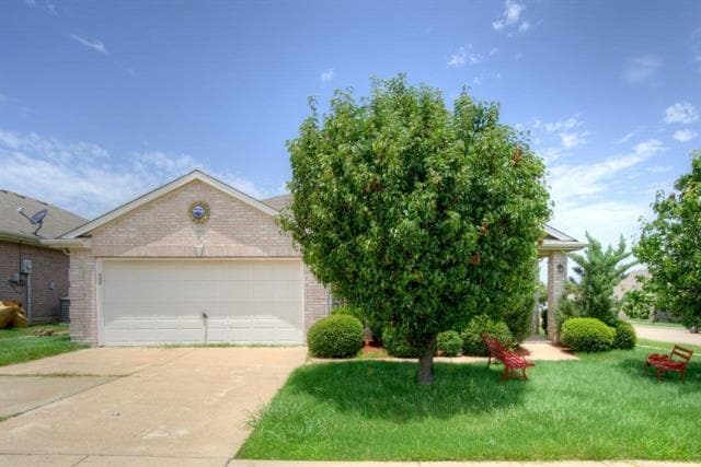 property at 3733 Verde Dr