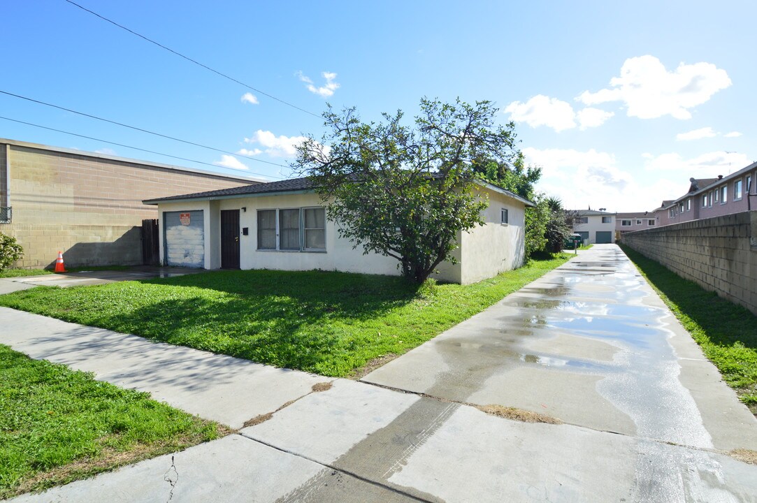 Richfield Apartments in Paramount, CA - Building Photo