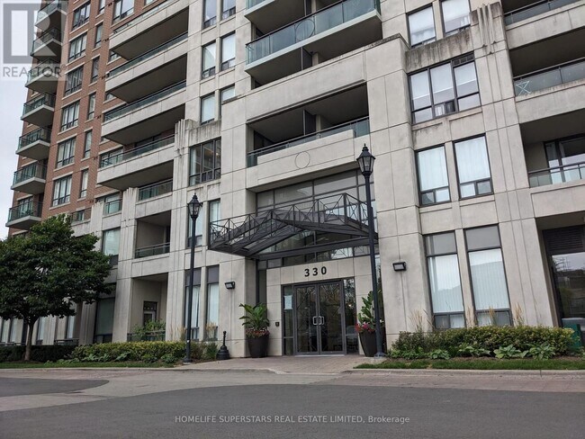 330 Red Maple Rd in Richmond Hill, ON - Building Photo - Building Photo