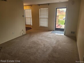 38872 Country Cir in Farmington Hills, MI - Building Photo - Building Photo