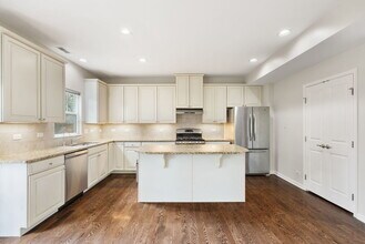 3465 Bradbury Cir in Aurora, IL - Building Photo - Building Photo