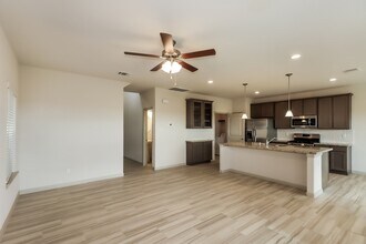 7935 Cypress Country Dr in Cypress, TX - Foto de edificio - Building Photo