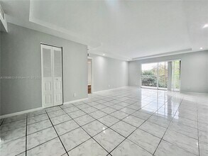 8450 Lagos De Campo Blvd in Tamarac, FL - Building Photo - Building Photo