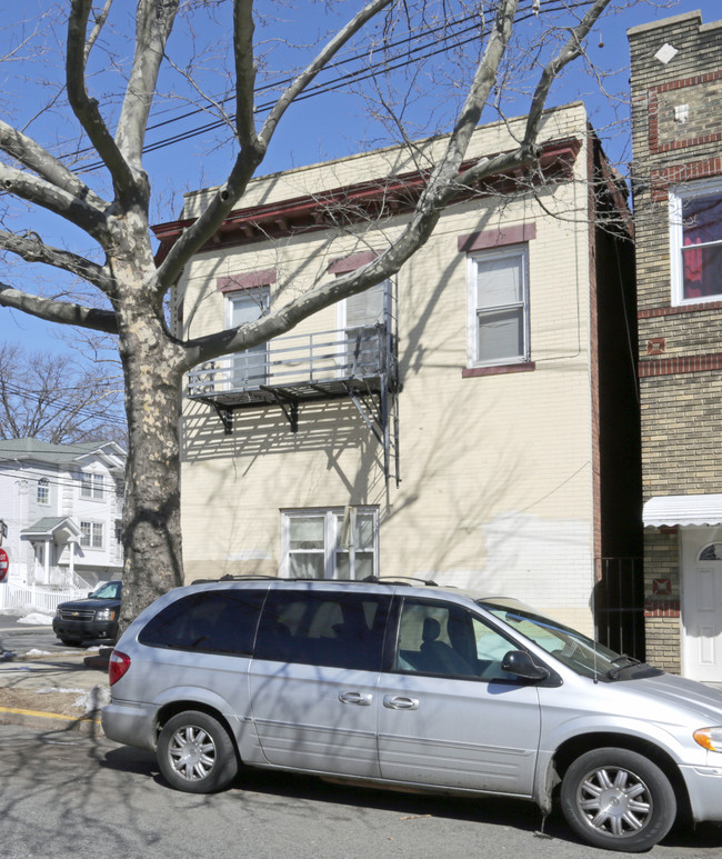 1039 Fanny St in Elizabeth, NJ - Building Photo - Building Photo