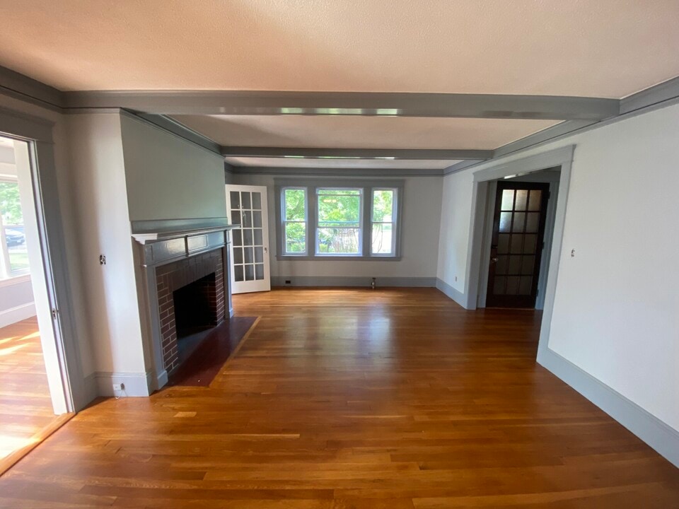 144 Russell St, Unit 1 in Worcester, MA - Foto de edificio