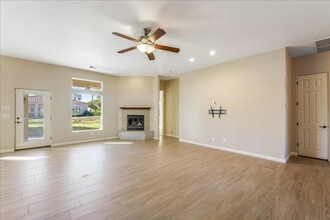 1031 W Hillview Dr in Washington, UT - Building Photo - Building Photo
