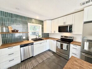 2005 Virginia Dr in Orlando, FL - Building Photo - Building Photo