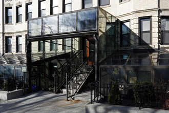 925 Massachusetts Ave in Cambridge, MA - Foto de edificio - Building Photo