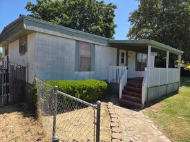 5661 Arboga Rd in Olivehurst, CA - Building Photo