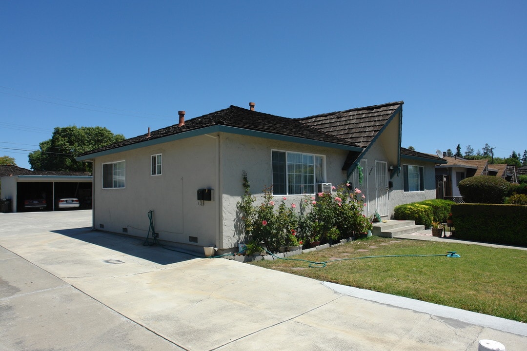 2387 Karen Dr in Santa Clara, CA - Foto de edificio