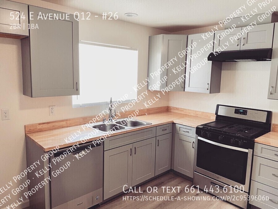 524 E Ave Q-12 in Palmdale, CA - Building Photo