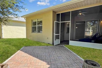 117 Flame Vine Way in Groveland, FL - Building Photo - Building Photo