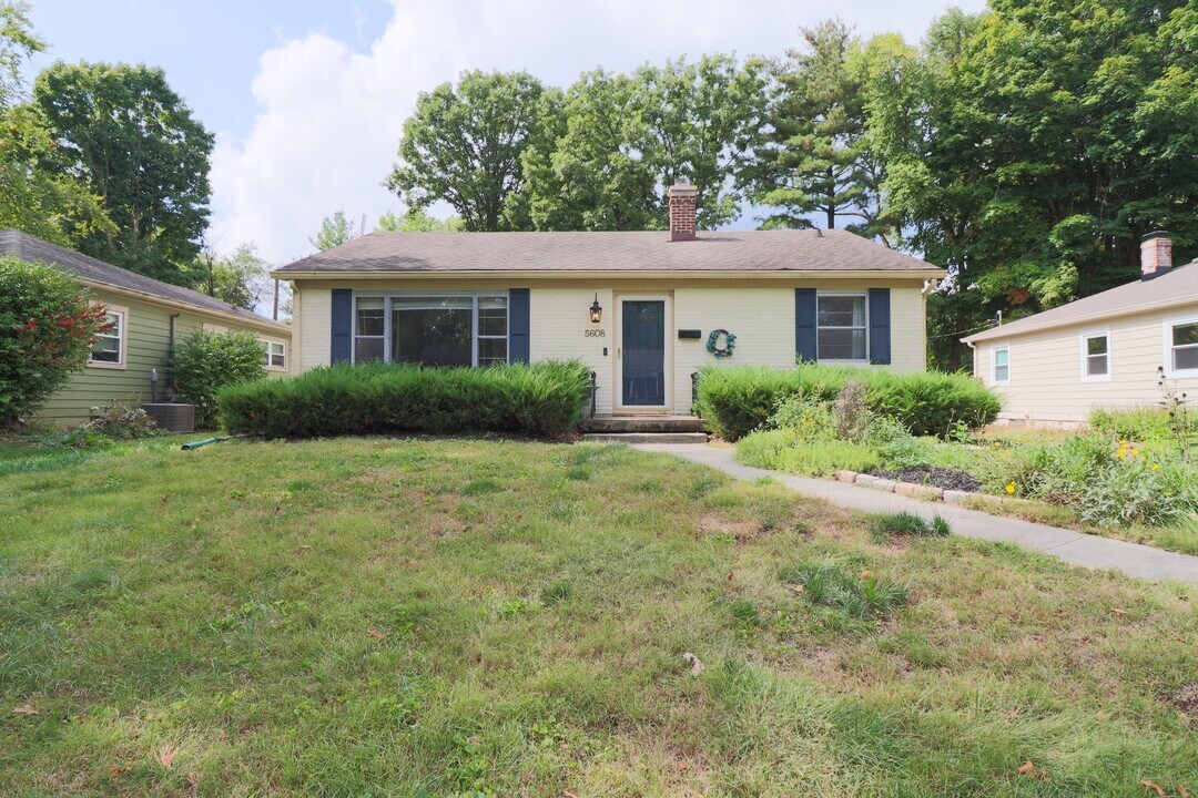 5608 Indianola Ave in Indianapolis, IN - Building Photo