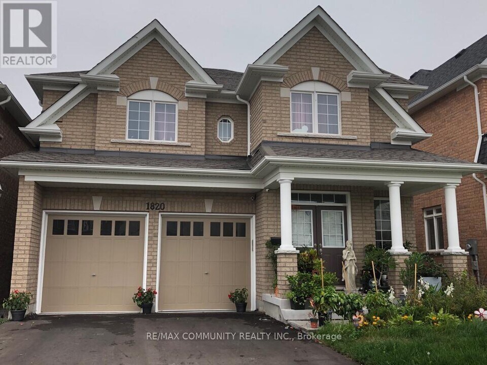 1820 Grandview St N in Oshawa, ON - Building Photo