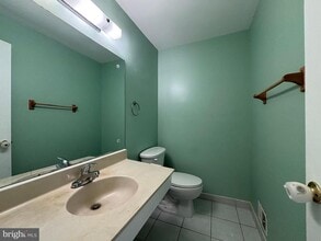 8210 Riverside Rd in Alexandria, VA - Building Photo - Building Photo