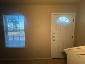 2801 S Bartlett Ave in Laredo, TX - Building Photo - Building Photo