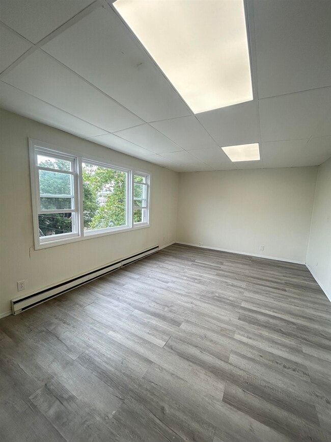 80 E 24th St in Bayonne, NJ - Building Photo - Building Photo