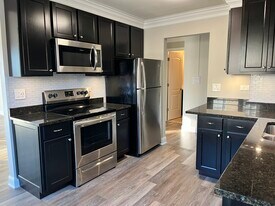 910 Curtiss St in Downers Grove, IL - Building Photo